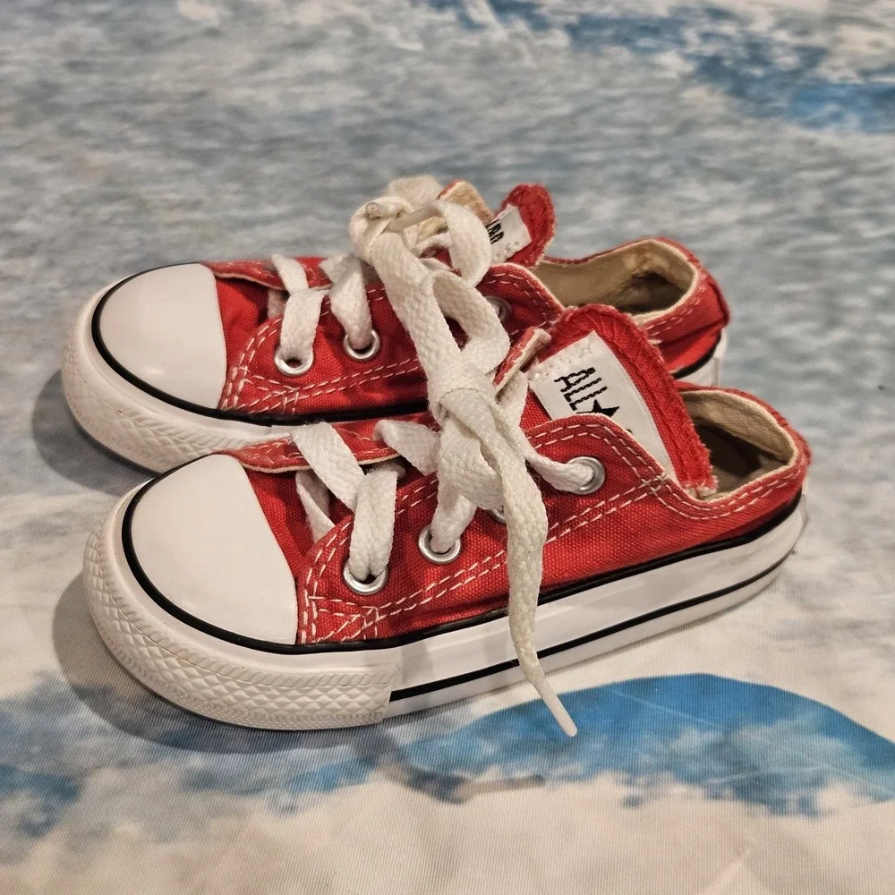 Converse Chuck Taylor All Star Infant Red Low Top Sneakers‎ Size 6